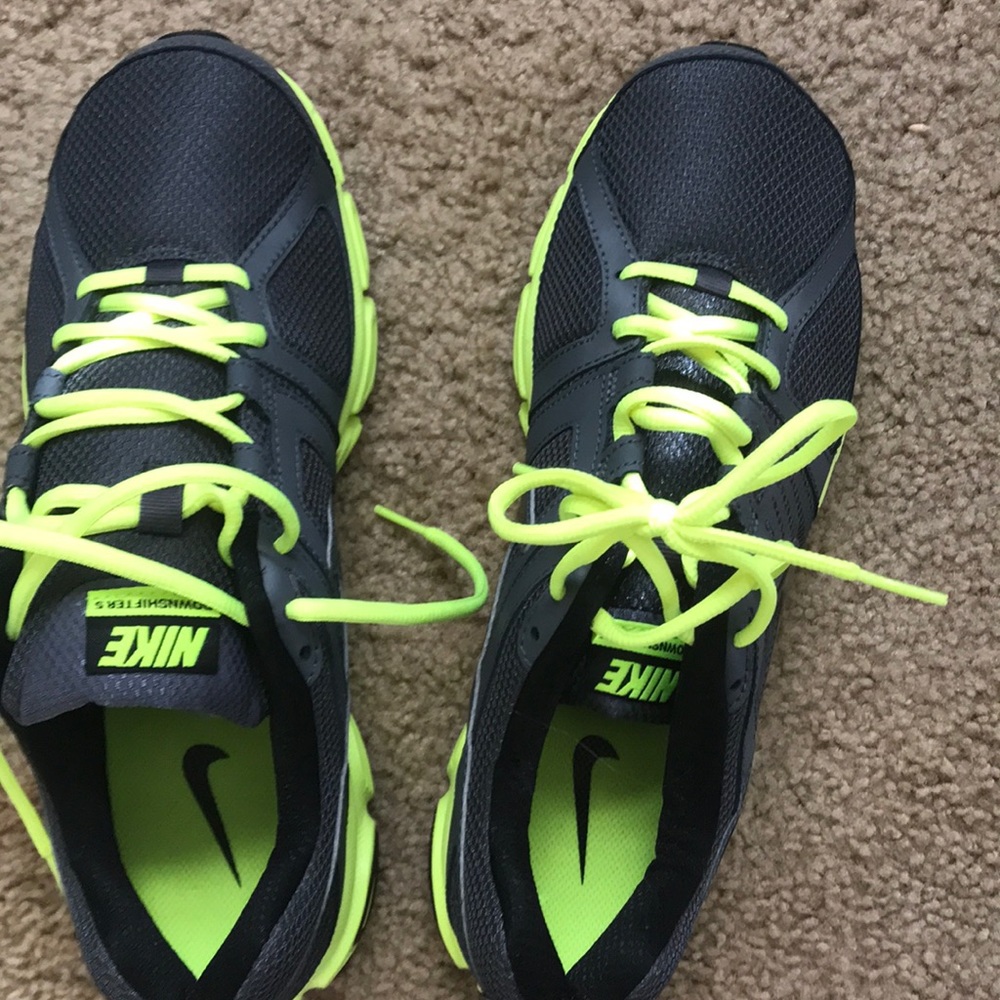 Brand new men’s nikes in a 9.5